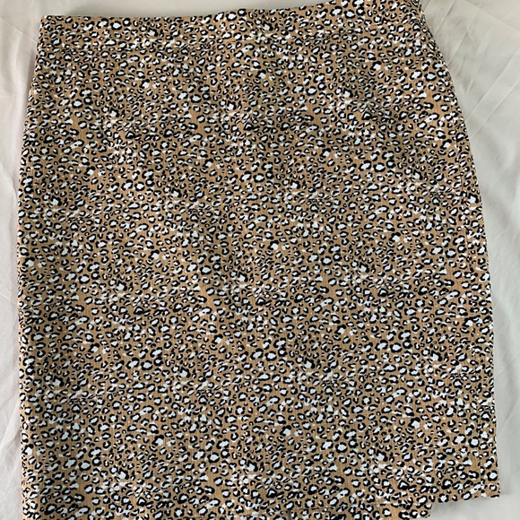 J. Crew tan animal print pencil skirt lined zip back vent size 12 - Picture 7 of 13